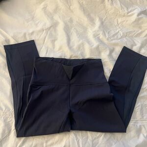 Dark blue train times size 6 lululemon